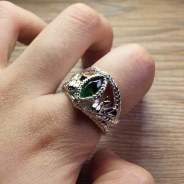 серебряное кольцо арагорное на руке